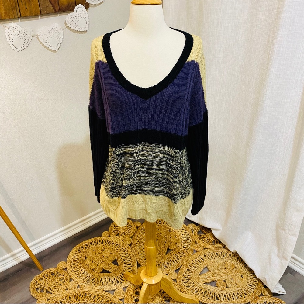 NY Connection Colorblock Sweater - Picture 2 of 8
